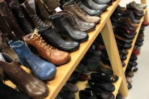 winter-shoes-on-a-shelf-in-the-store-2026-01-09-13-08-43-utc