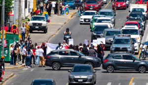 Protesta-bloquea-avenida-urbana-(1)